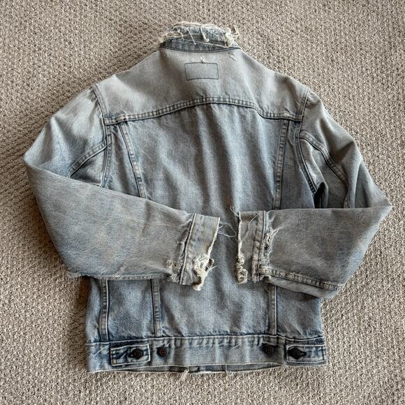 Levi’s Kids XL Denim Jacket Distressed Faded Blue Trucker Youth 14/16 Frayed Hem - Picture 10 of 11